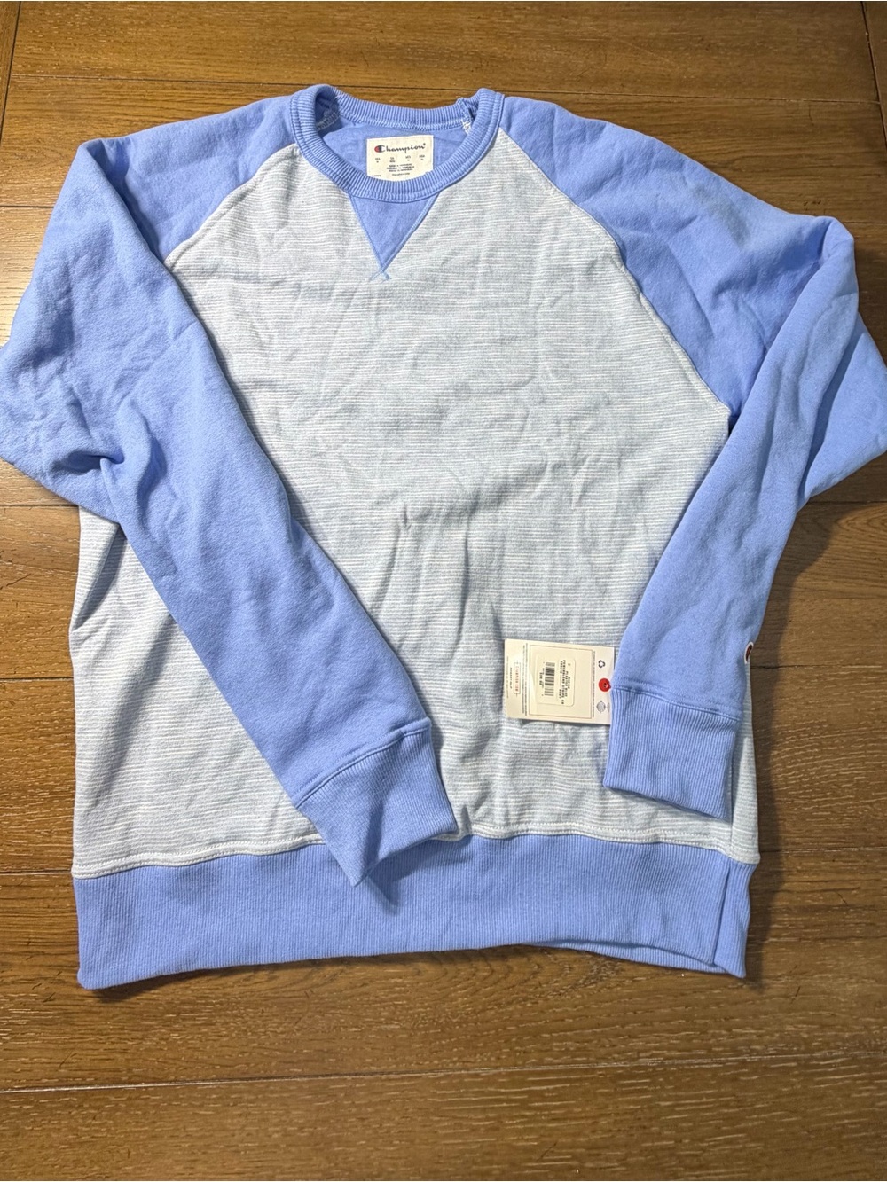 Champion Women’s NWT Light Blue Gray Raglan Crewneck Sweatshirt size Medium